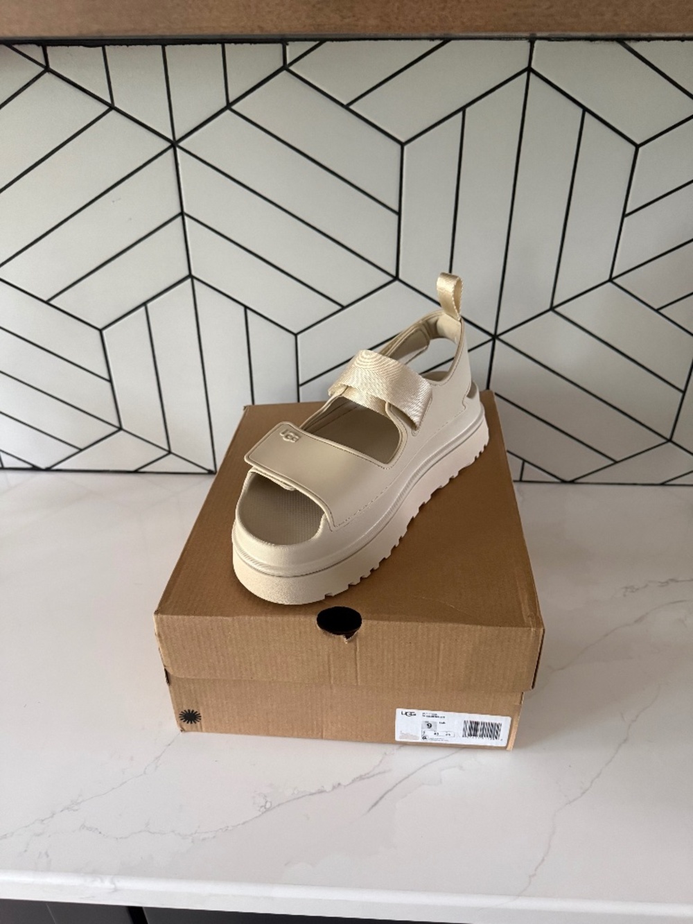 UGG Sandal- NEW!